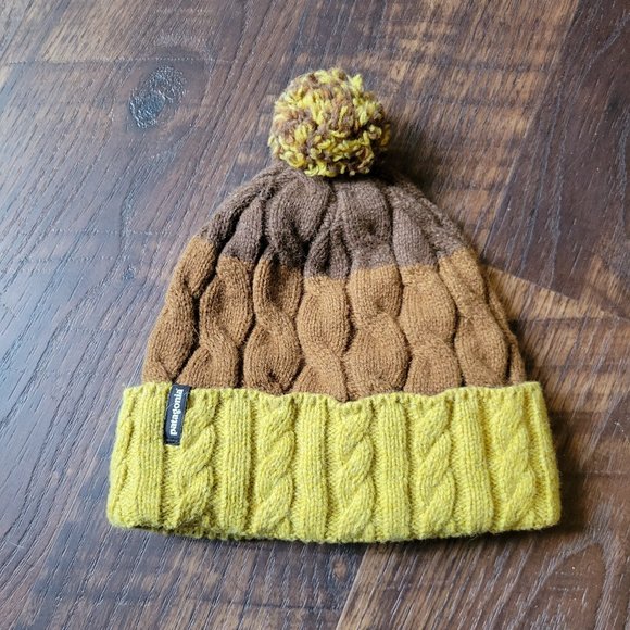 Patagonia Accessories - Patagonia Pom Beanie